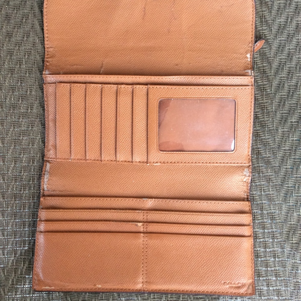 ❌SOLD❌ Coach Tan Leather Checkbook Wallet - Picture 6 of 8